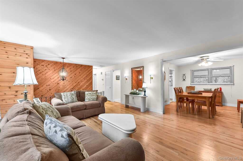 96 Lake Nanuet, Nanuet, NY 10954 - Photo 4 of 49
