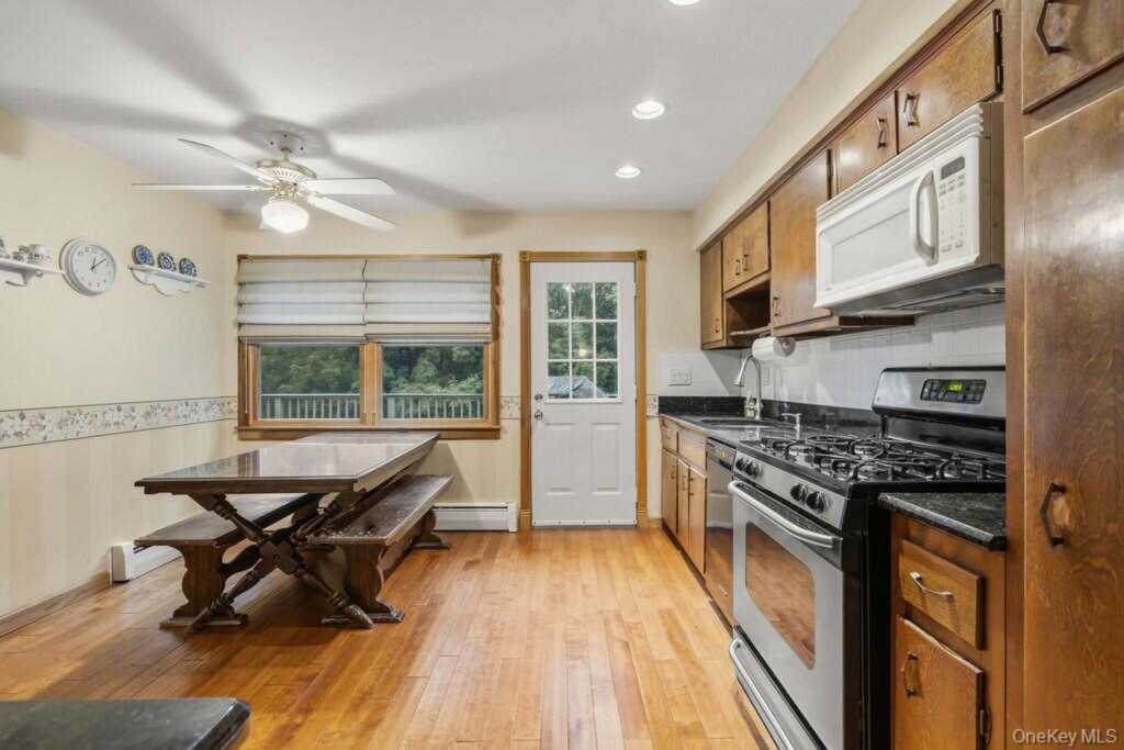 5 Newport Court, Suffern, NY 10901 - Photo 11 of 33