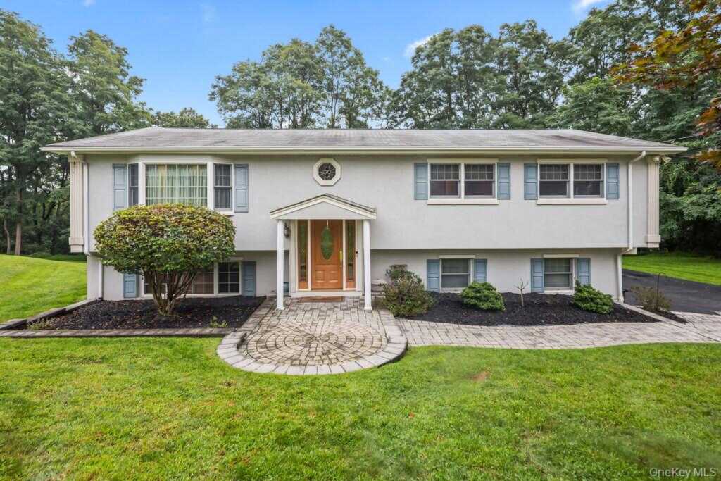 5 Newport Court, Suffern, NY 10901 - Photo 3 of 33