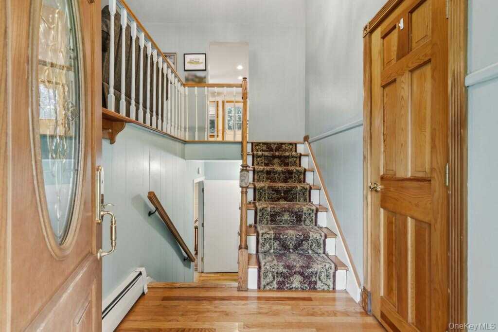 5 Newport Court, Suffern, NY 10901 - Photo 4 of 33