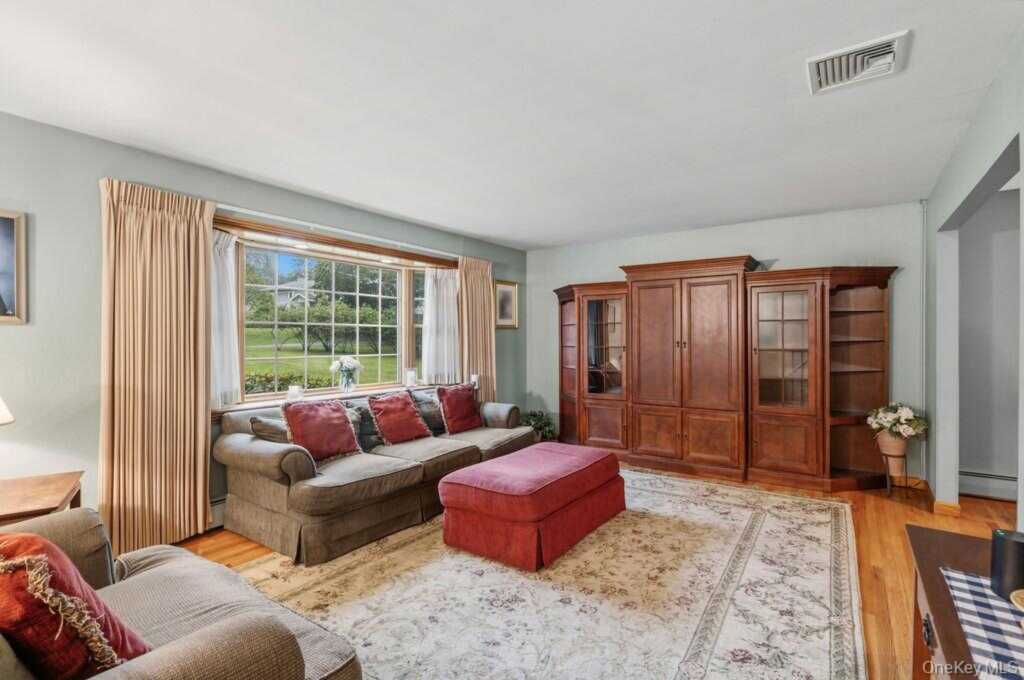 5 Newport Court, Suffern, NY 10901 - Photo 5 of 33