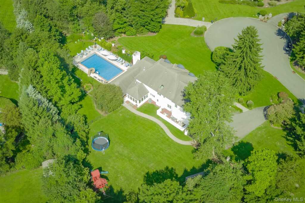 10 Cobblestone Farm Court, Suffern, NY 10901 - Photo 2 of 37