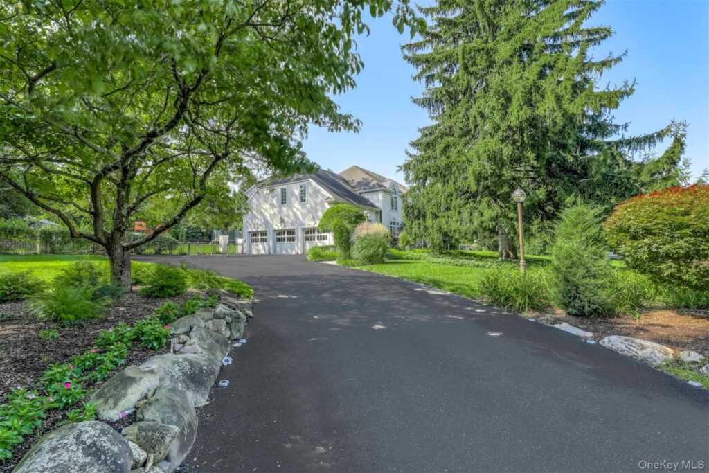 10 Cobblestone Farm Court, Suffern, NY 10901 - Photo 3 of 37