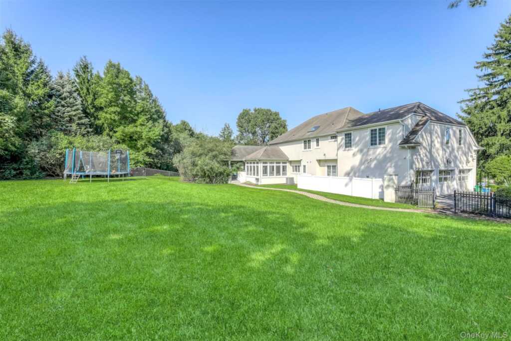 10 Cobblestone Farm Court, Suffern, NY 10901 - Photo 4 of 37