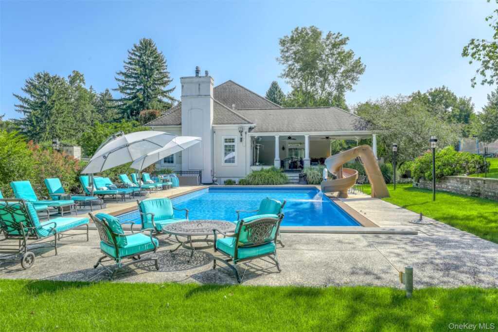 10 Cobblestone Farm Court, Suffern, NY 10901 - Photo 6 of 37
