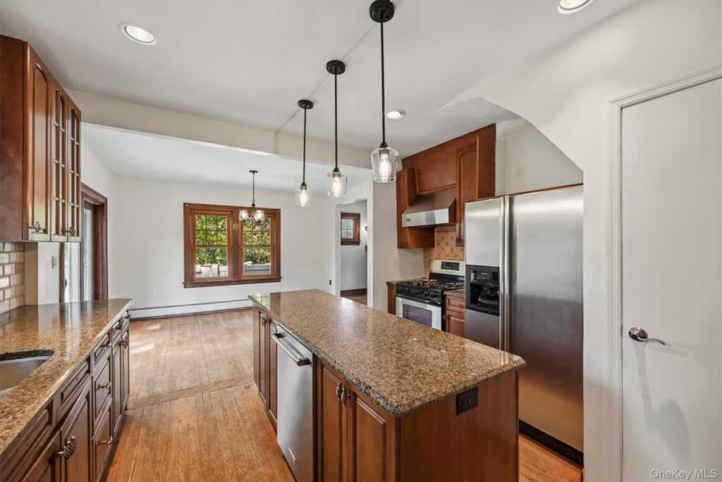 7 Atlantic Avenue, Nanuet, NY 10954 - Photo 11 of 27