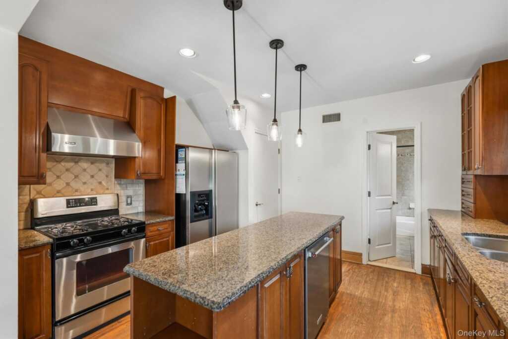 7 Atlantic Avenue, Nanuet, NY 10954 - Photo 12 of 27