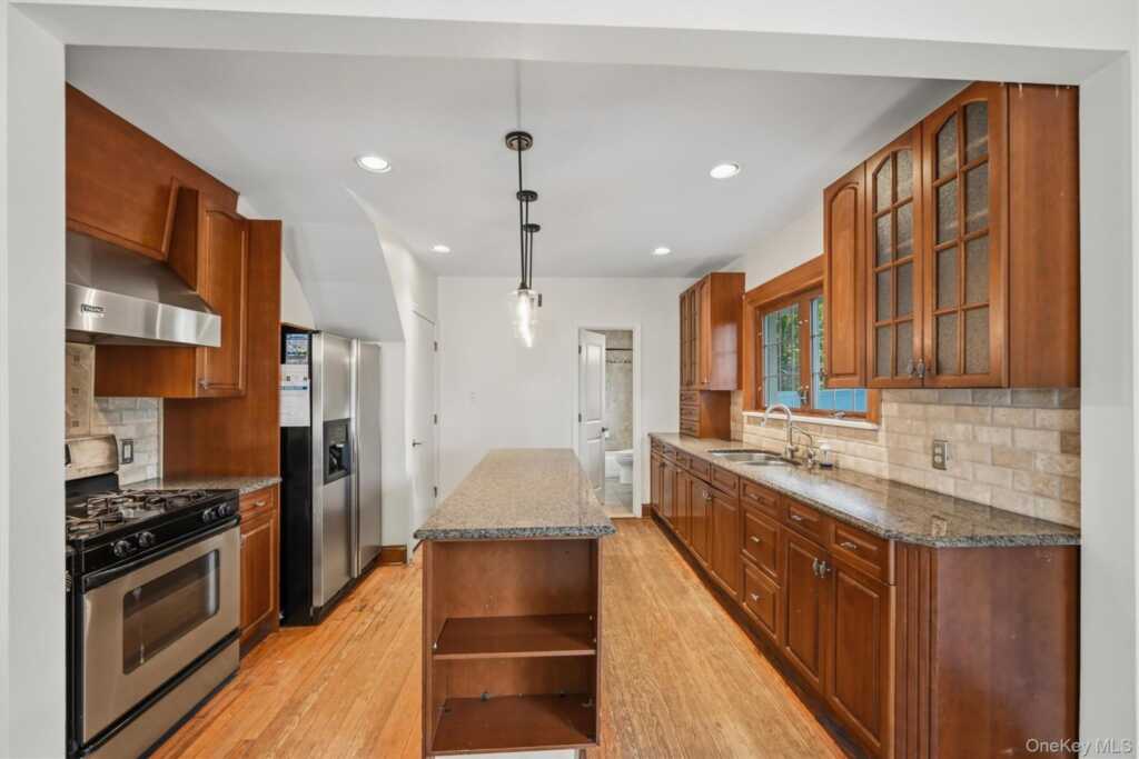 7 Atlantic Avenue, Nanuet, NY 10954 - Photo 13 of 27