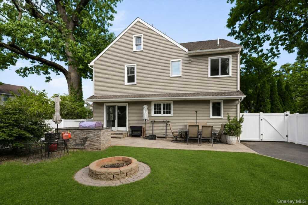 7 Atlantic Avenue, Nanuet, NY 10954 - Photo 2 of 27