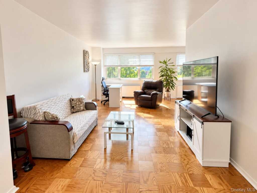 30 Lake Street, Unit #8D, White Plains, NY 10603 - Photo 10 of 15