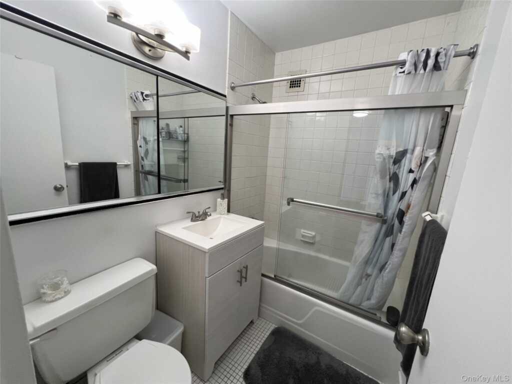30 Lake Street, Unit #8D, White Plains, NY 10603 - Photo 13 of 15