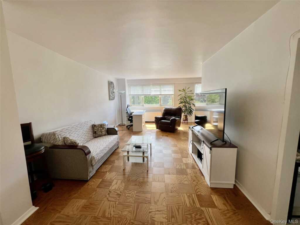 30 Lake Street, Unit #8D, White Plains, NY 10603 - Photo 2 of 15