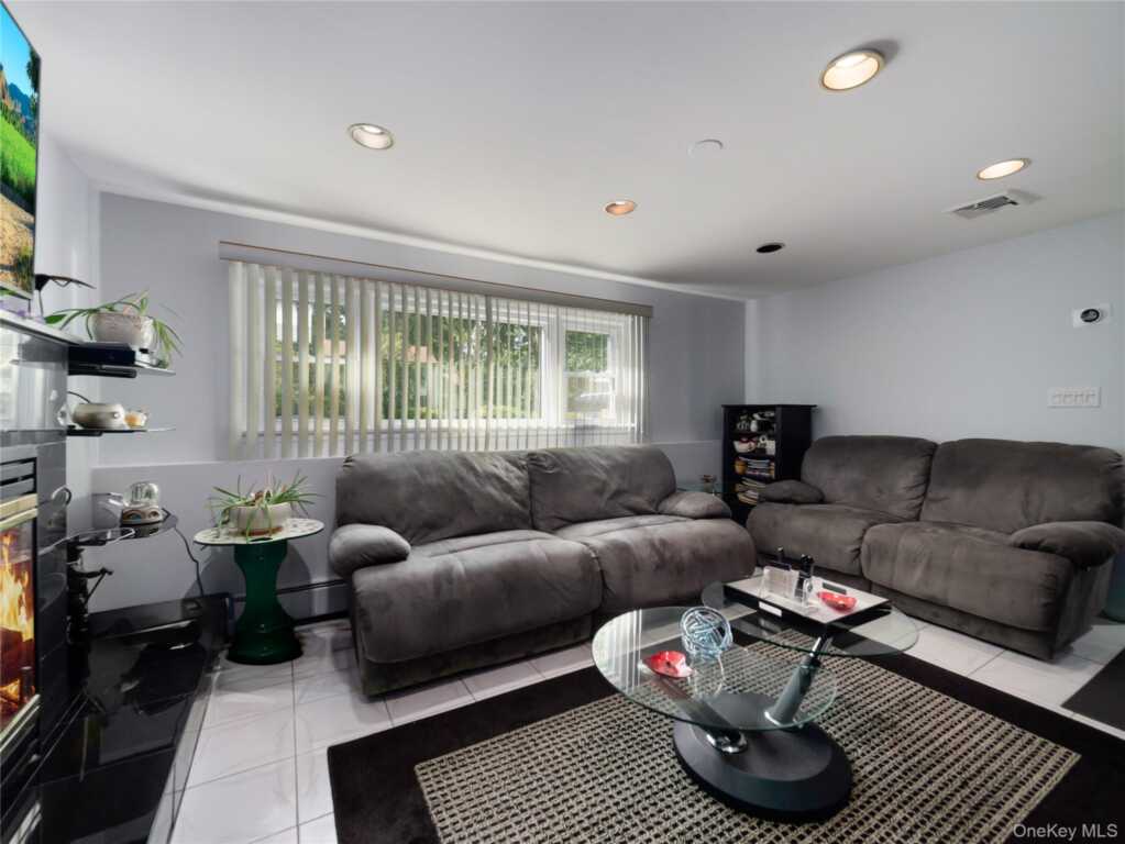 27 Will Rogers Lane, Nanuet, NY 10954 - Photo 16 of 31