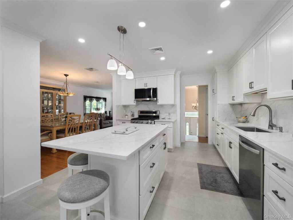 27 Will Rogers Lane, Nanuet, NY 10954 - Photo 4 of 31