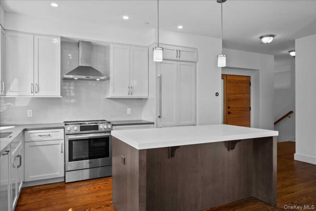 422 E Boston Post Road, Unit #101, Rye, NY 10543 - Photo 3 of 24