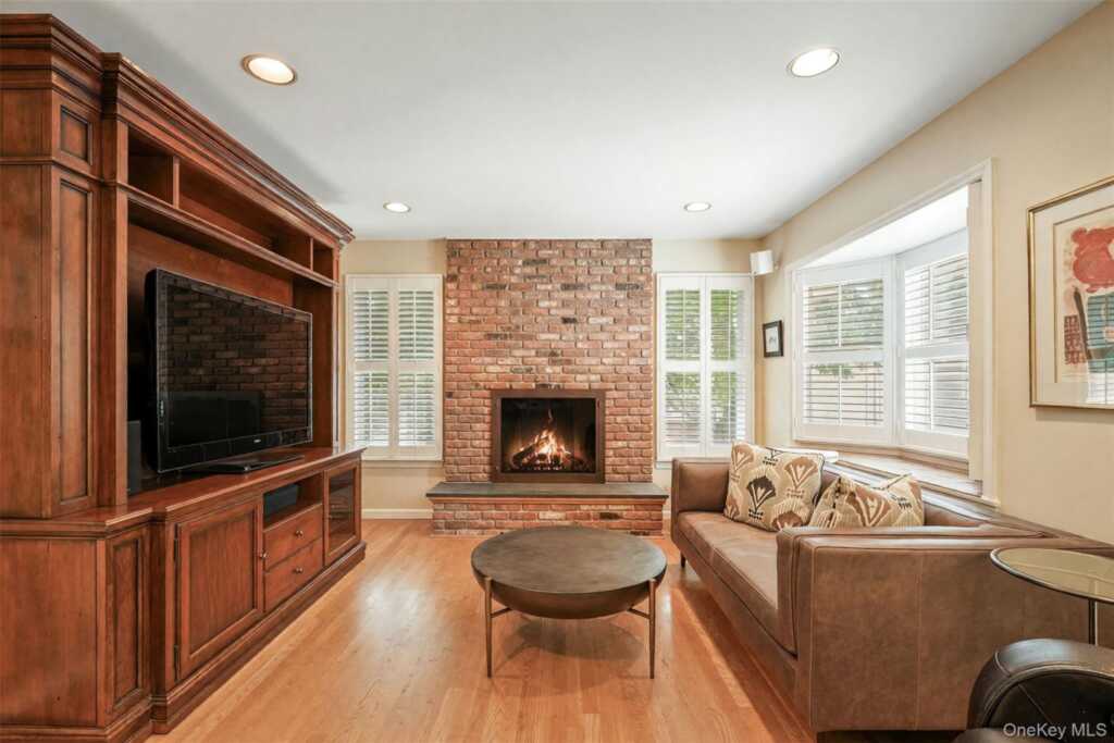 2 Magnolia Drive, Rye, NY 10573 - Photo 3 of 35