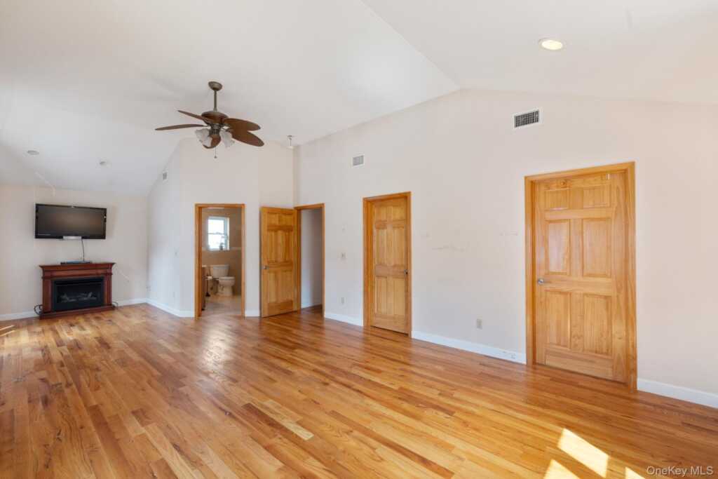 65 W Washington Avenue, Pearl River, NY 10965 - Photo 13 of 47