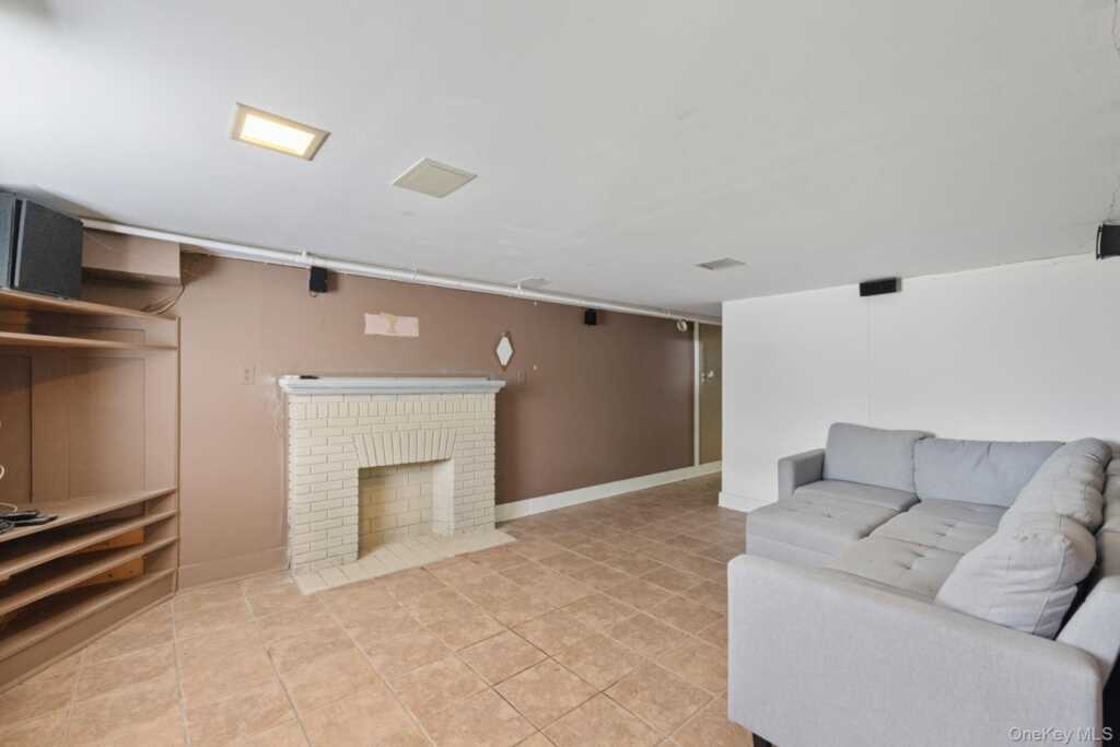 65 W Washington Avenue, Pearl River, NY 10965 - Photo 28 of 47