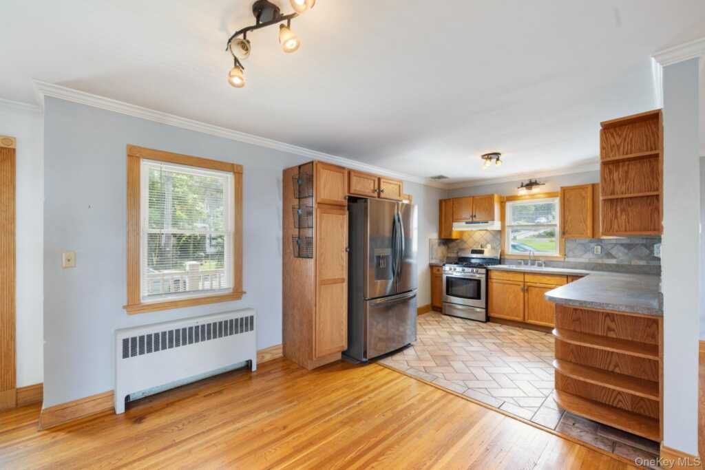 65 W Washington Avenue, Pearl River, NY 10965 - Photo 4 of 47