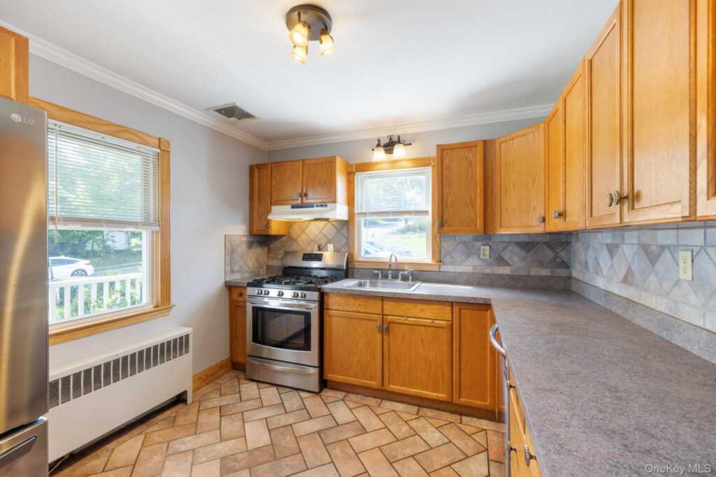 65 W Washington Avenue, Pearl River, NY 10965 - Photo 5 of 47