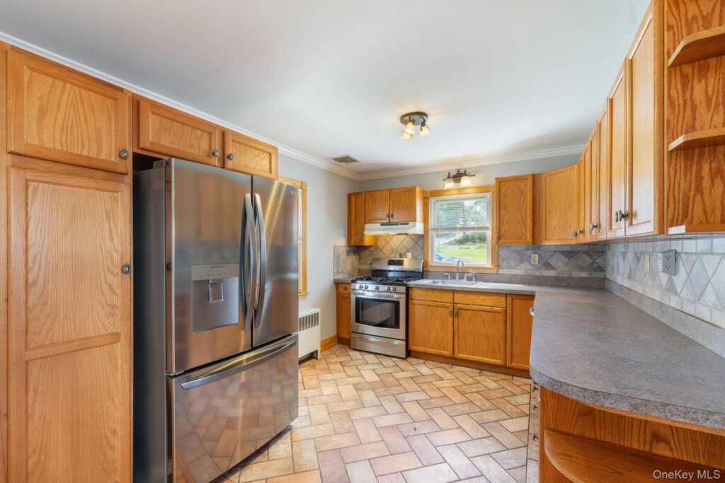 65 W Washington Avenue, Pearl River, NY 10965 - Photo 6 of 47