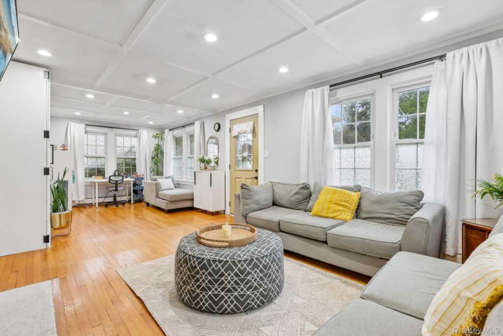 52 Prairie Avenue, Suffern, NY 10901 - Photo 2 of 24