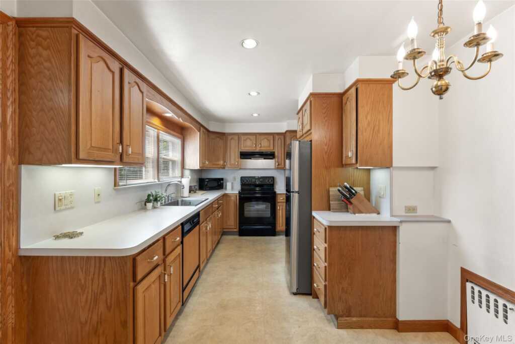 9 School Street, White Plains, NY 10606 - Photo 4 of 20
