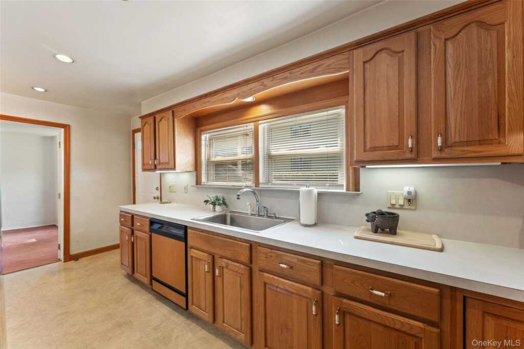 9 School Street, White Plains, NY 10606 - Photo 5 of 20