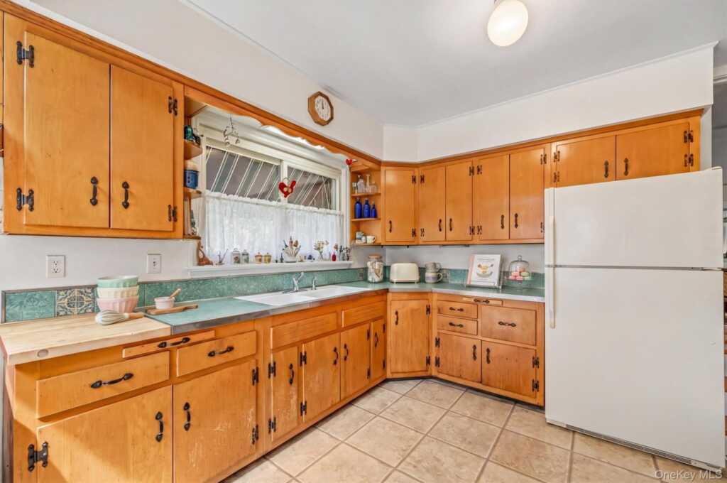 61 E Maple Avenue, Suffern, NY 10901 - Photo 23 of 50