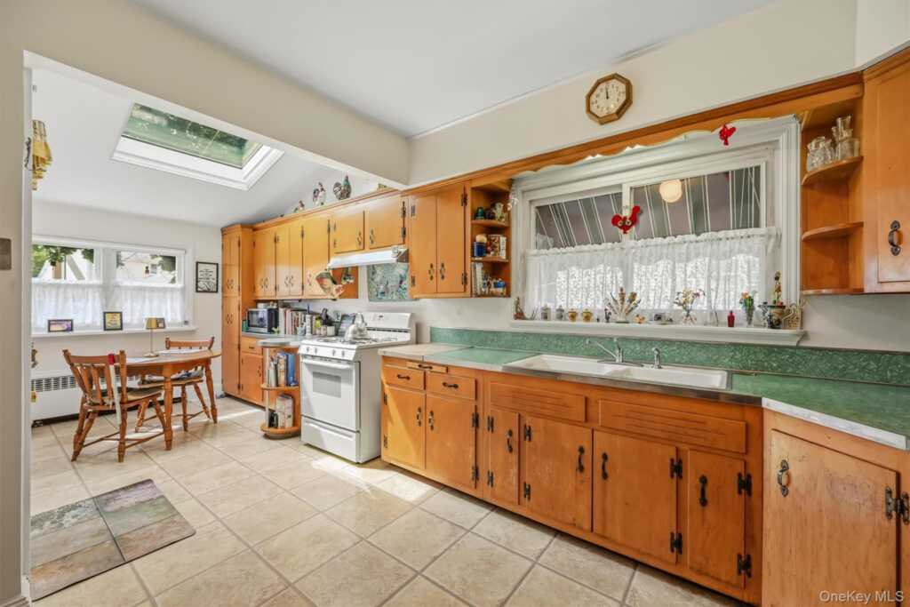 61 E Maple Avenue, Suffern, NY 10901 - Photo 24 of 50