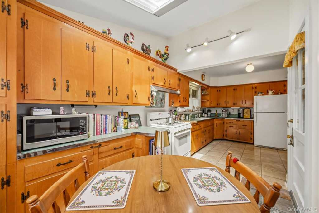 61 E Maple Avenue, Suffern, NY 10901 - Photo 27 of 50