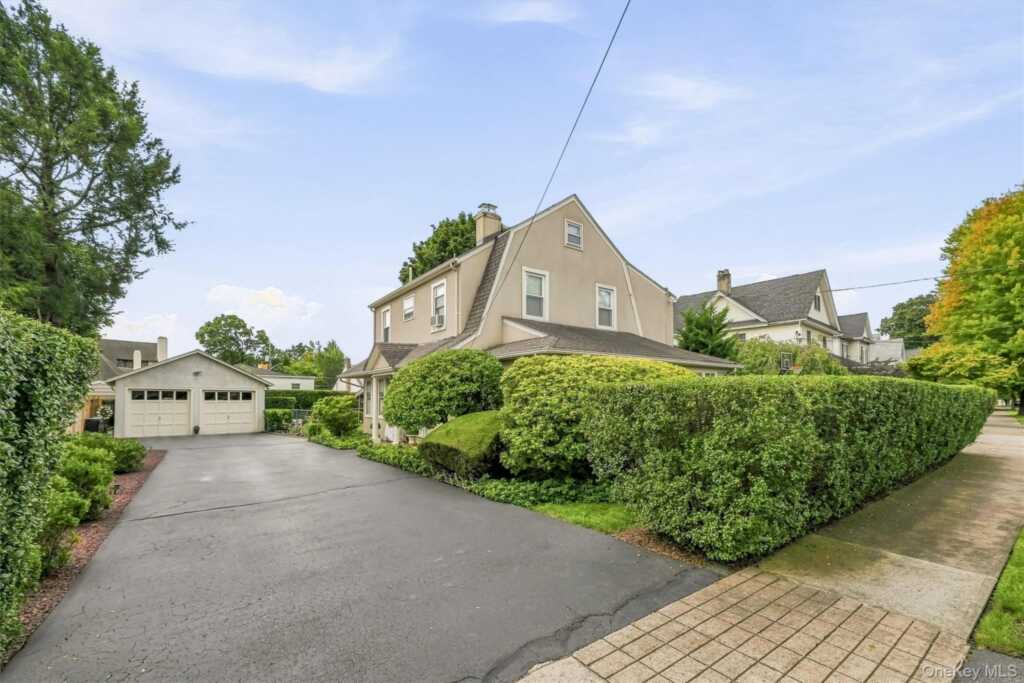 61 E Maple Avenue, Suffern, NY 10901 - Photo 4 of 50