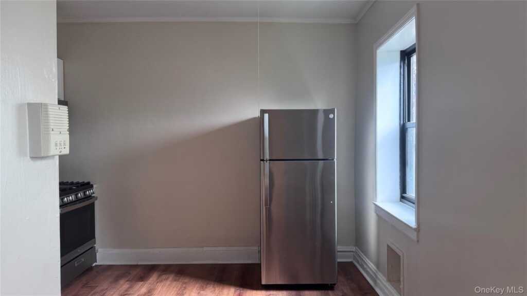 120 Stonelea Place, Unit #4G, New Rochelle, NY 10801