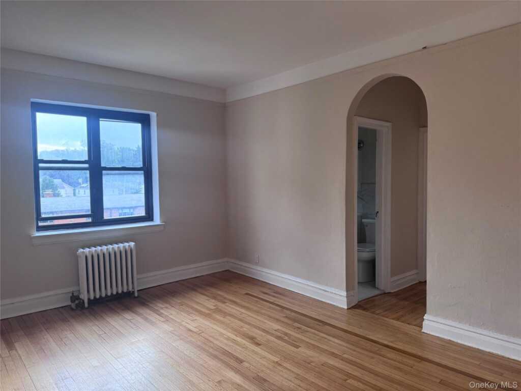 120 Stonelea Place, Unit #4G, New Rochelle, NY 10801 - Photo 3 of 6
