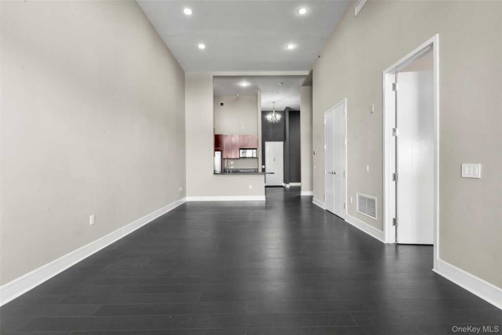 25 Leroy Place, Unit #PH7, New Rochelle, NY 10805 - Photo 11 of 29
