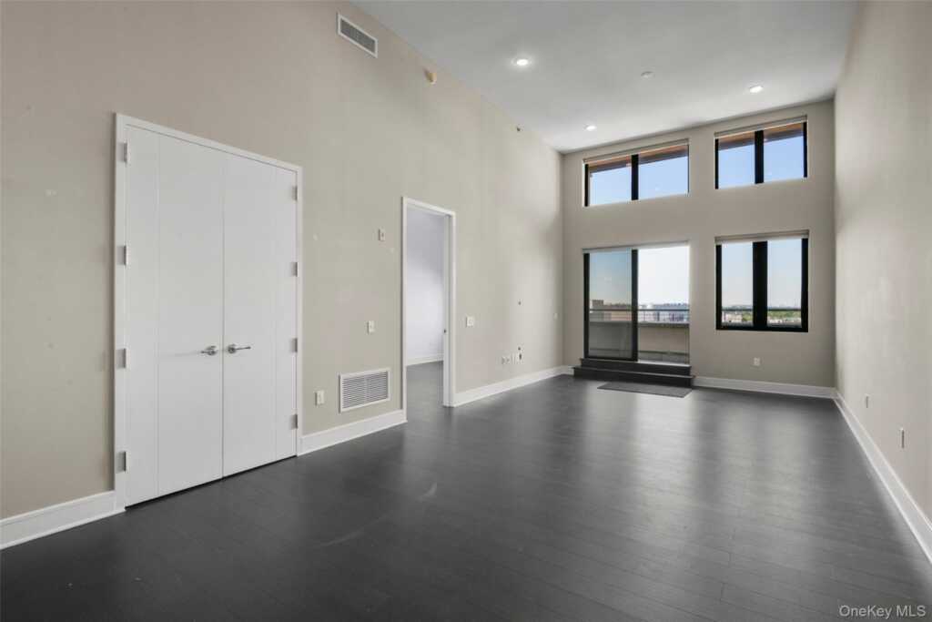 25 Leroy Place, Unit #PH7, New Rochelle, NY 10805 - Photo 4 of 29