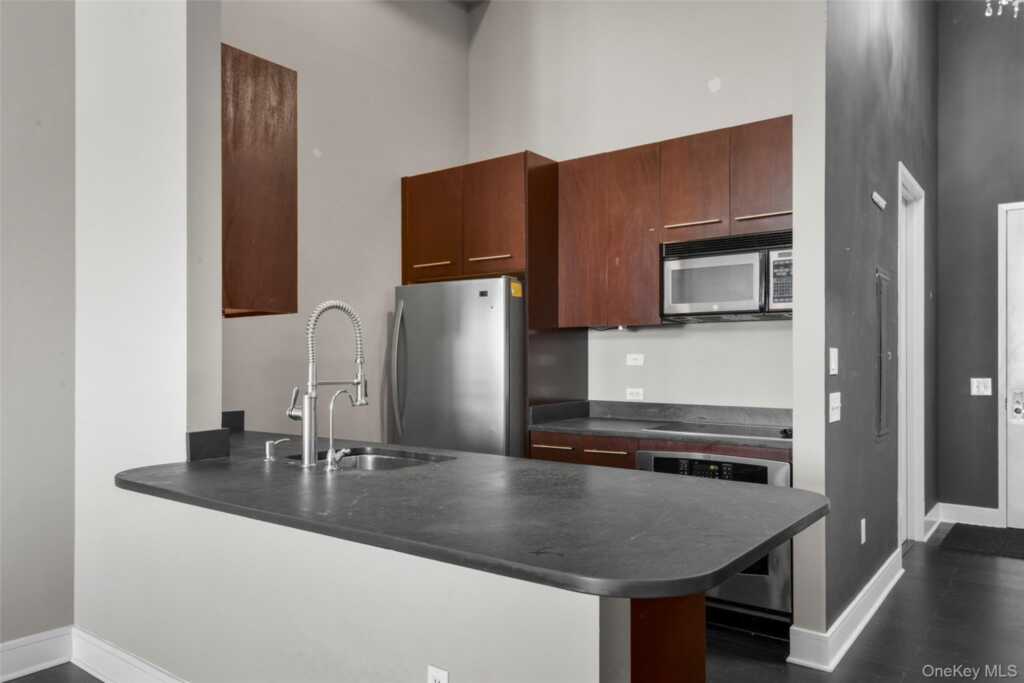 25 Leroy Place, Unit #PH7, New Rochelle, NY 10805 - Photo 5 of 29