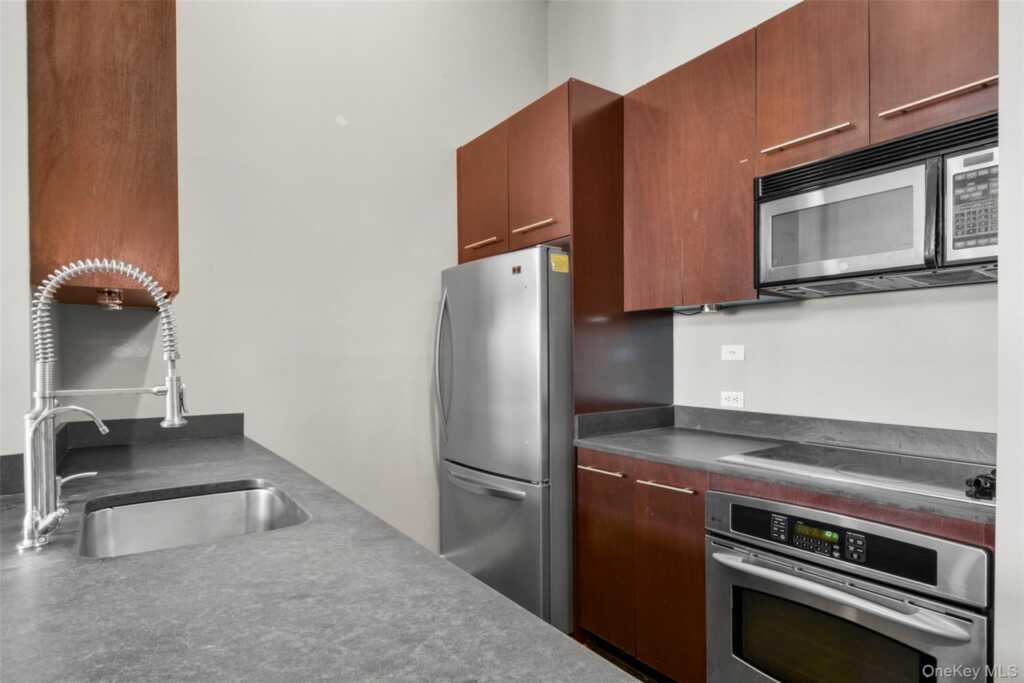 25 Leroy Place, Unit #PH7, New Rochelle, NY 10805 - Photo 6 of 29