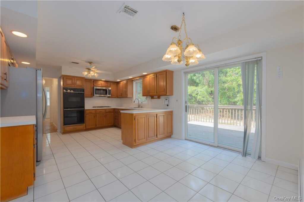20 Madison Court, Stony Point, NY 10980 - Photo 8 of 35