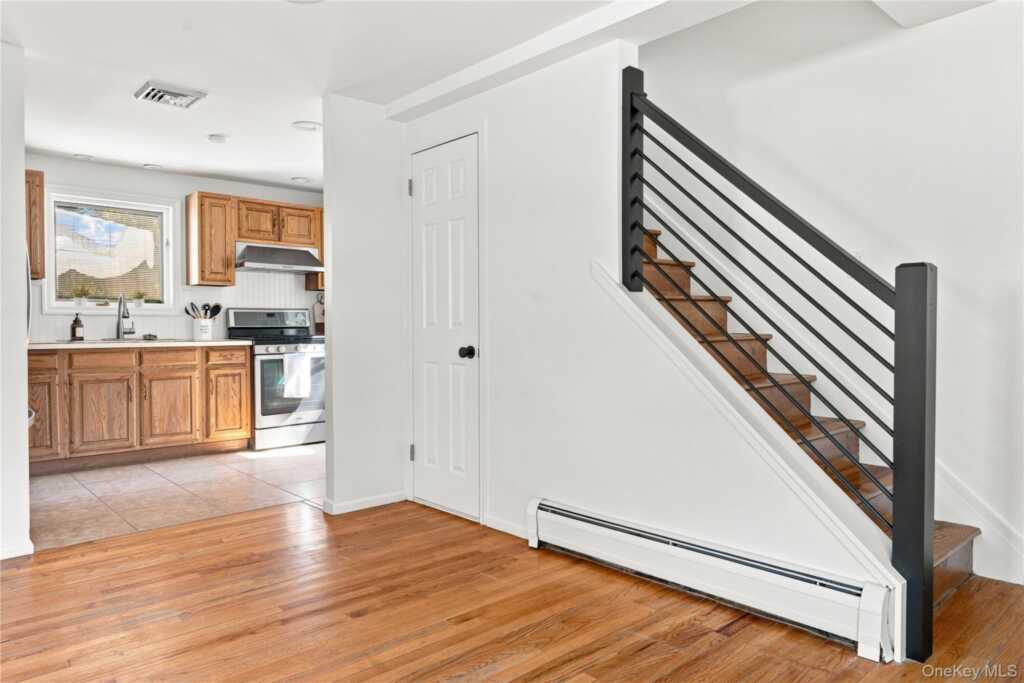 8 Loran Court, Nanuet, NY 10954 - Photo 16 of 36