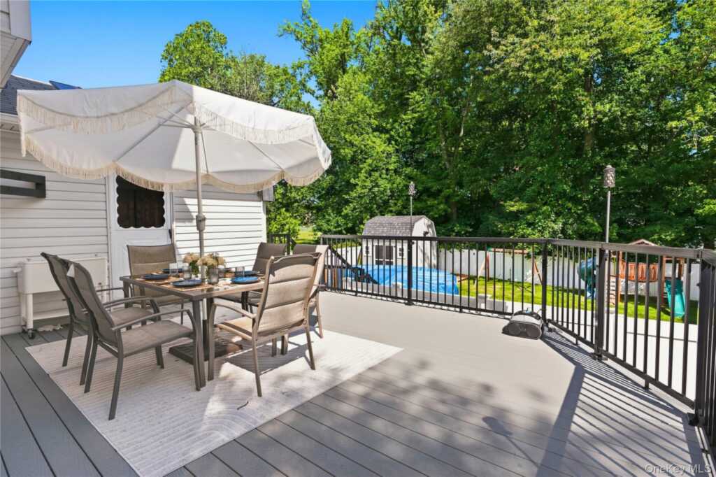8 Loran Court, Nanuet, NY 10954 - Photo 26 of 36