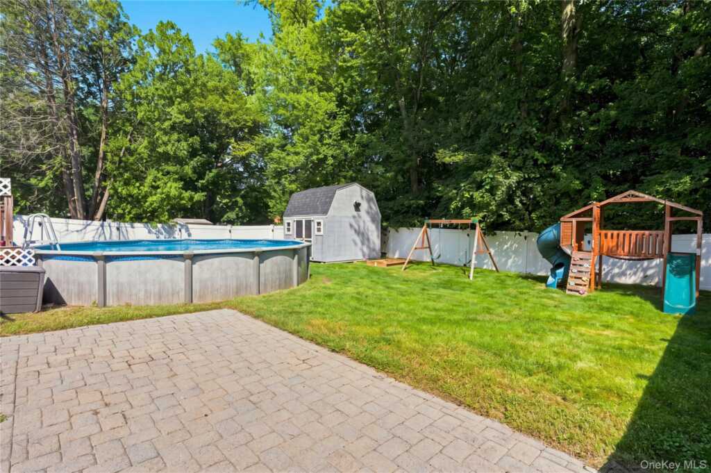 8 Loran Court, Nanuet, NY 10954 - Photo 33 of 36