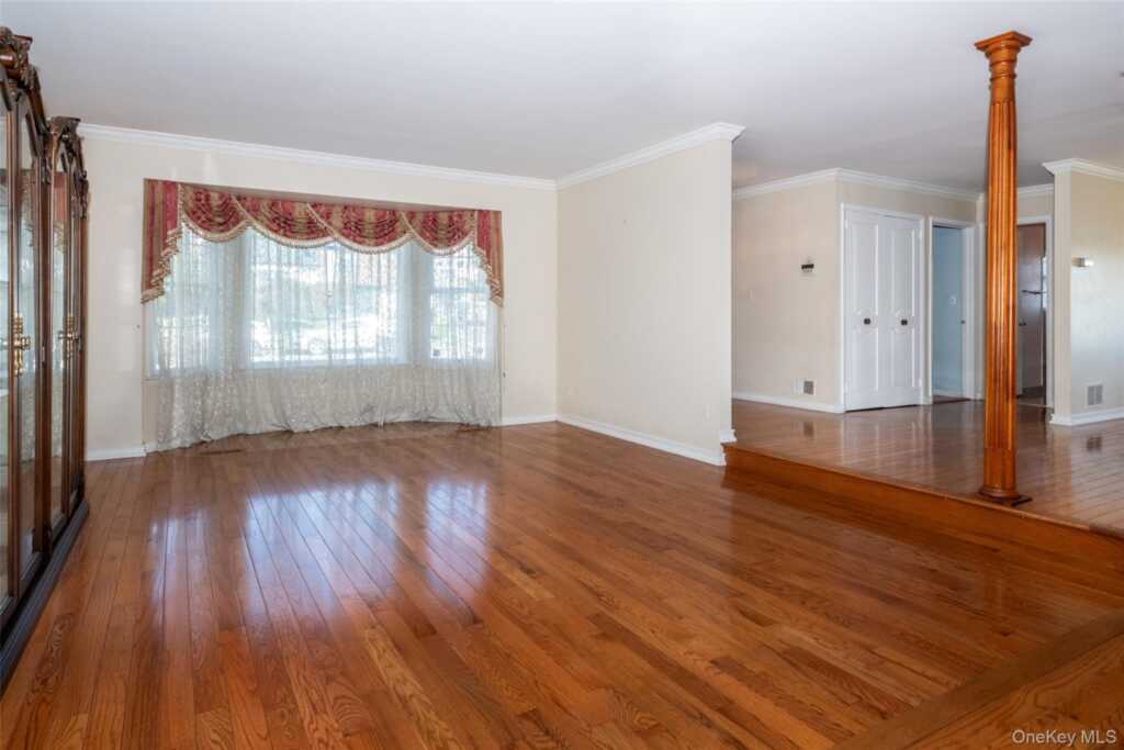 73 Kensington Oval, New Rochelle, NY 10805 - Photo 12 of 48