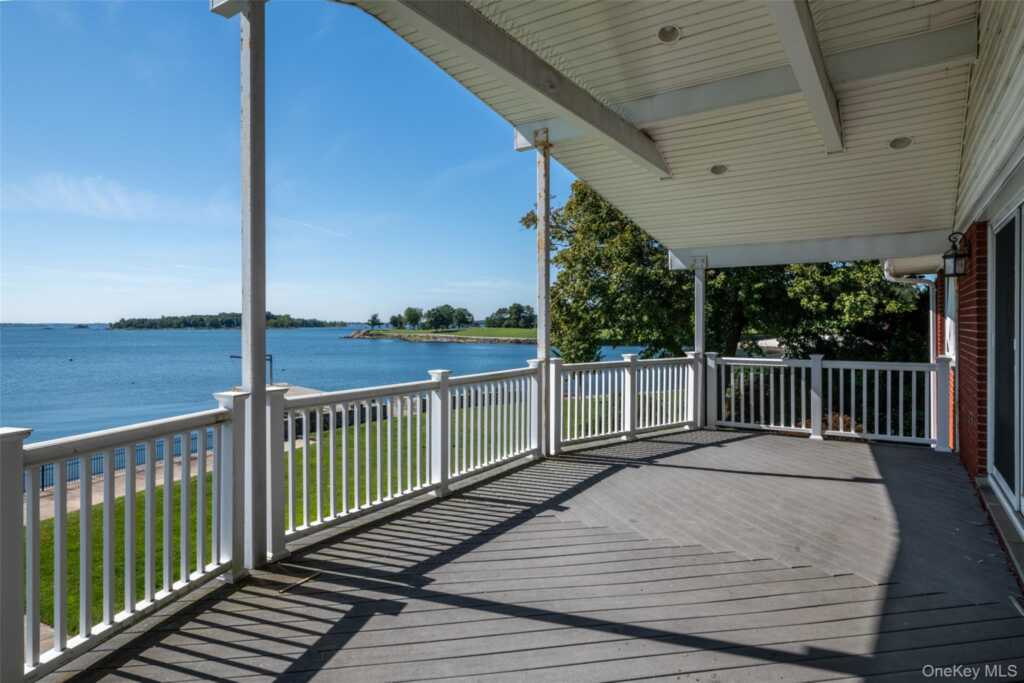 73 Kensington Oval, New Rochelle, NY 10805 - Photo 15 of 48