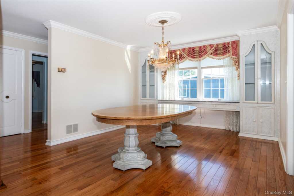 73 Kensington Oval, New Rochelle, NY 10805 - Photo 16 of 48