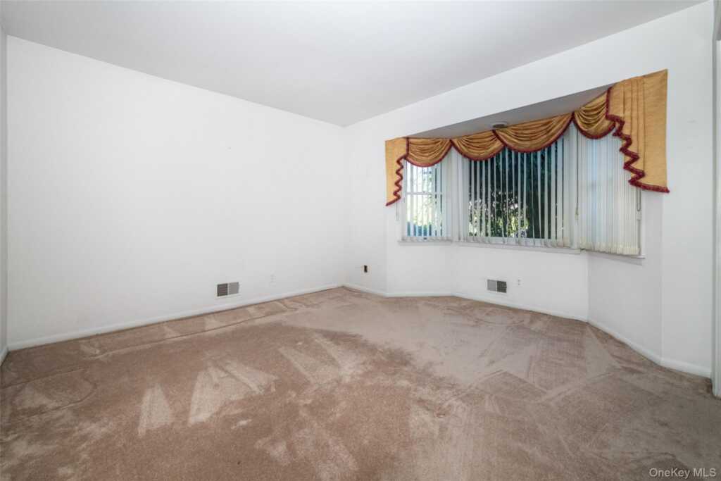 73 Kensington Oval, New Rochelle, NY 10805 - Photo 21 of 48