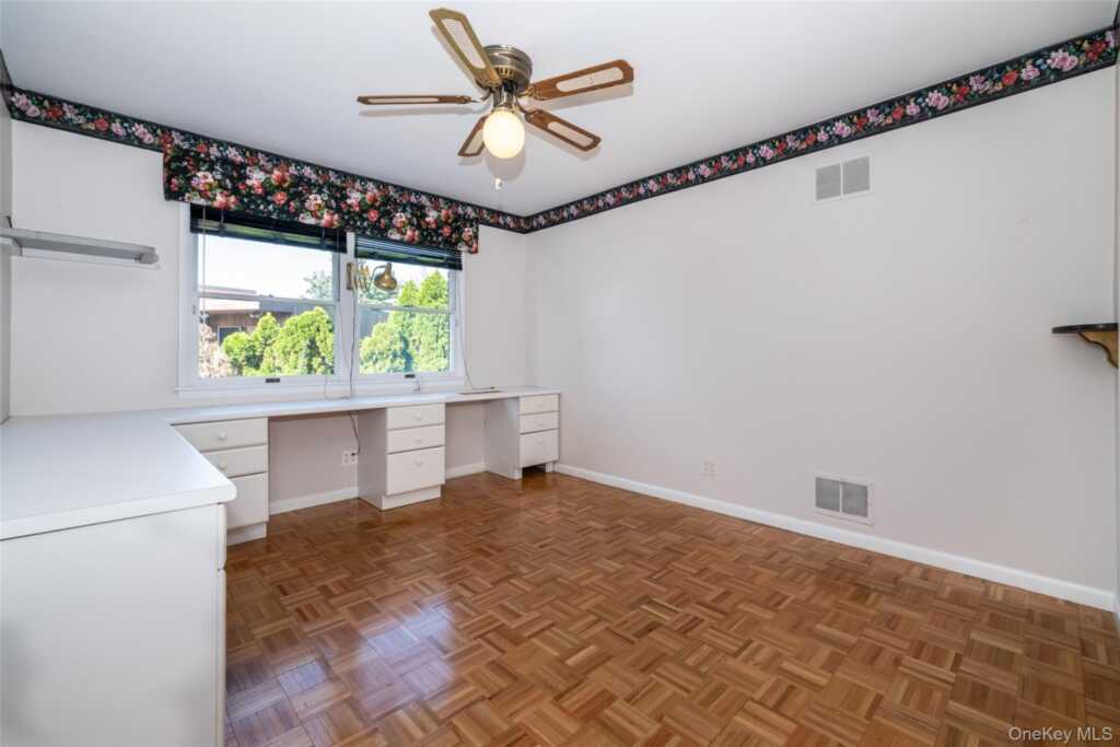 73 Kensington Oval, New Rochelle, NY 10805 - Photo 23 of 48