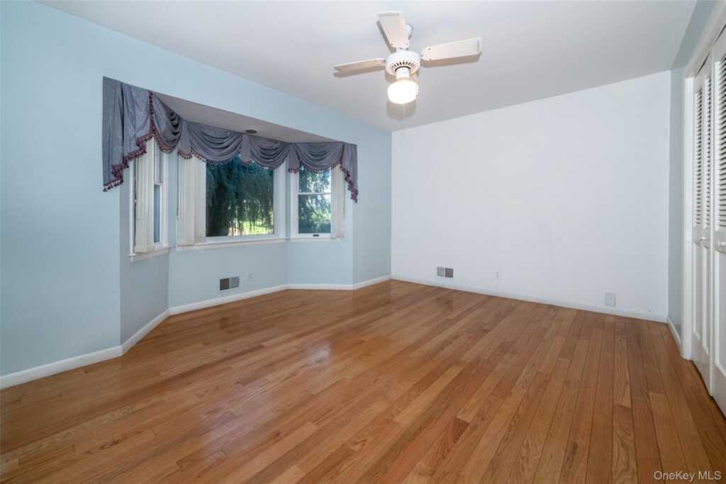 73 Kensington Oval, New Rochelle, NY 10805 - Photo 24 of 48