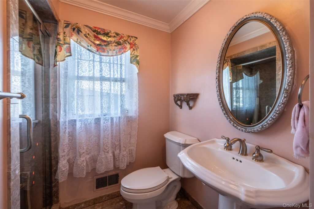 73 Kensington Oval, New Rochelle, NY 10805 - Photo 25 of 48