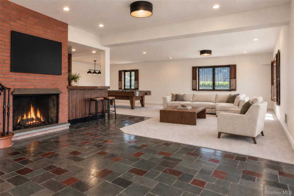 73 Kensington Oval, New Rochelle, NY 10805 - Photo 27 of 48